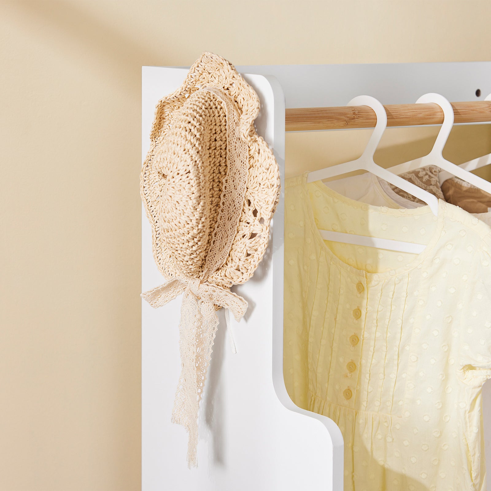 SoBuy | Kindergarderobe | Kleiderschrank Kinder | Kleiderständer mit Tür | Weiß | KMB110-W